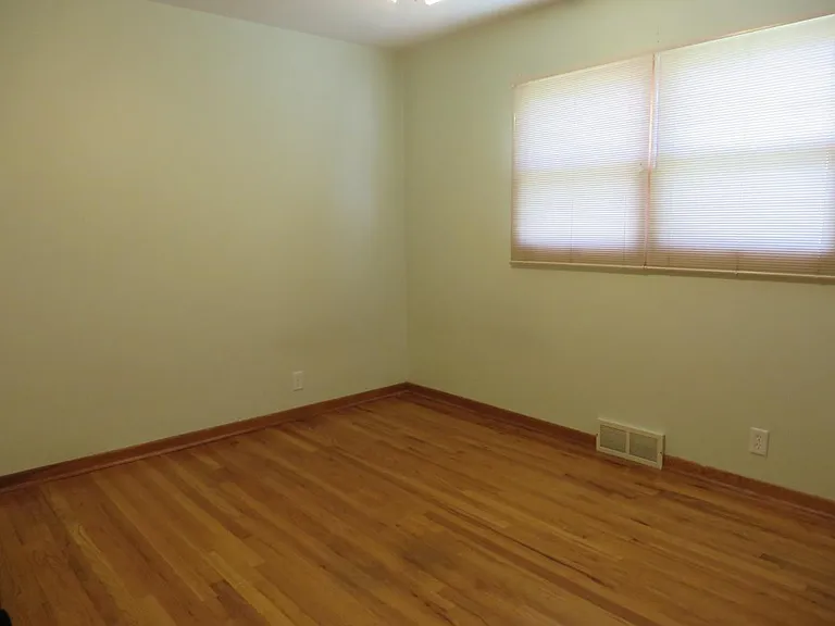 3202 Calhoun St — Photo 5