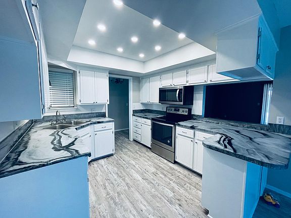 3rd image of 906 W Churchill Way #1