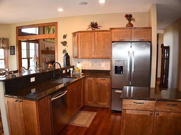 3rd image of 280 Wood Side Dr