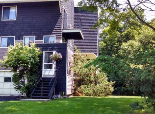 13D Stonegate Cir, Branford, CT 06405