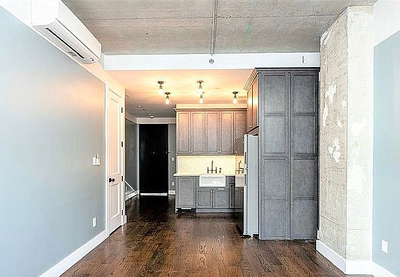 5th image of 197 Metropolitan Ave #409