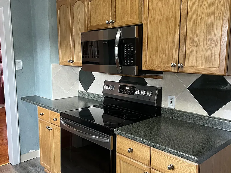 3715 Warren Ave — Photo 7