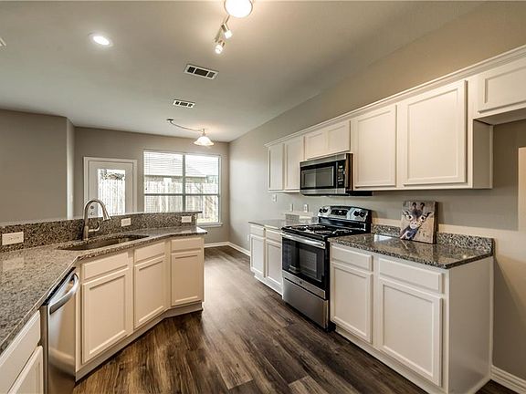 2nd image of 3721 Redwood Cir