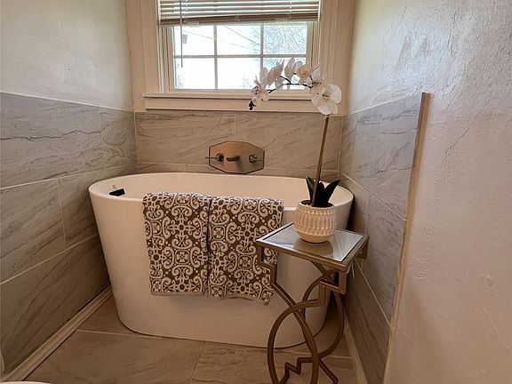 5th image of 3332 Katrine St