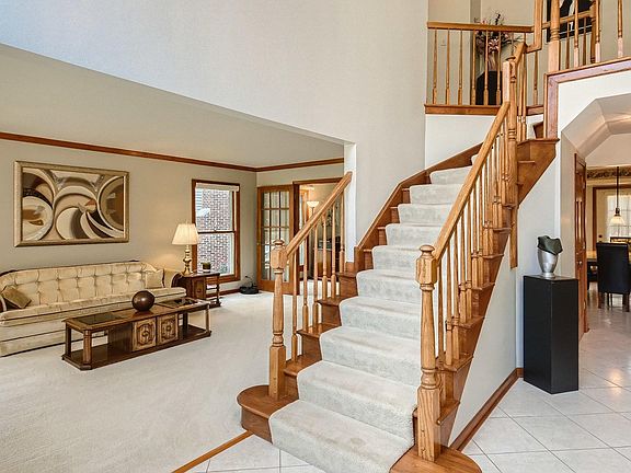2nd image of 1571 Crowfoot Cir N