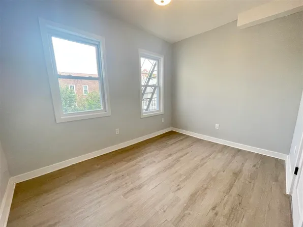 86 Sherman Avenue image 4 of 5