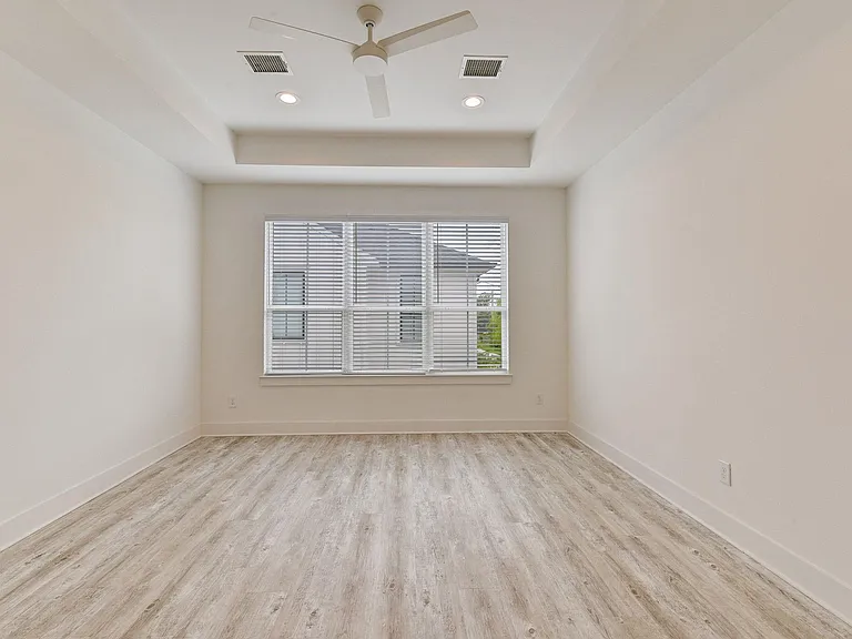 2705 Oakwood Crest Ln — Photo 6