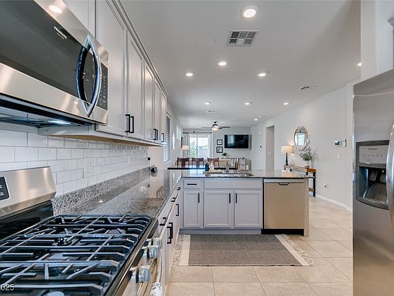 3rd image of 7712 Bandon Cliffs St