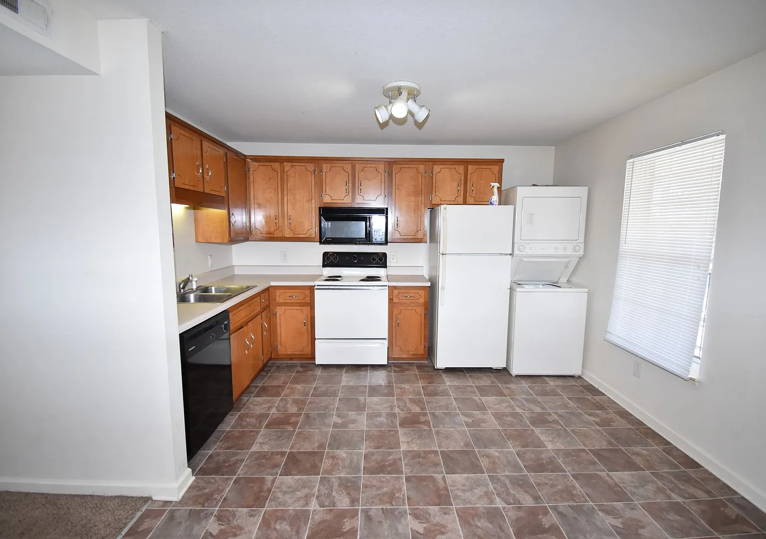 Robb Avenue-636 — Photo 4
