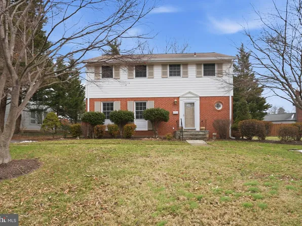 9901 Fernwood Rd, Bethesda, MD 20817