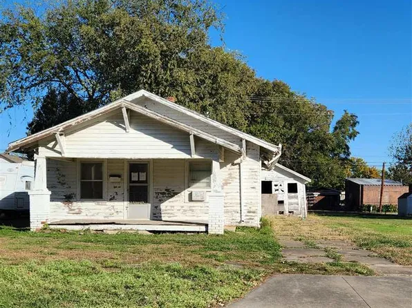 735 N Pine St, Ponca City, OK 74601