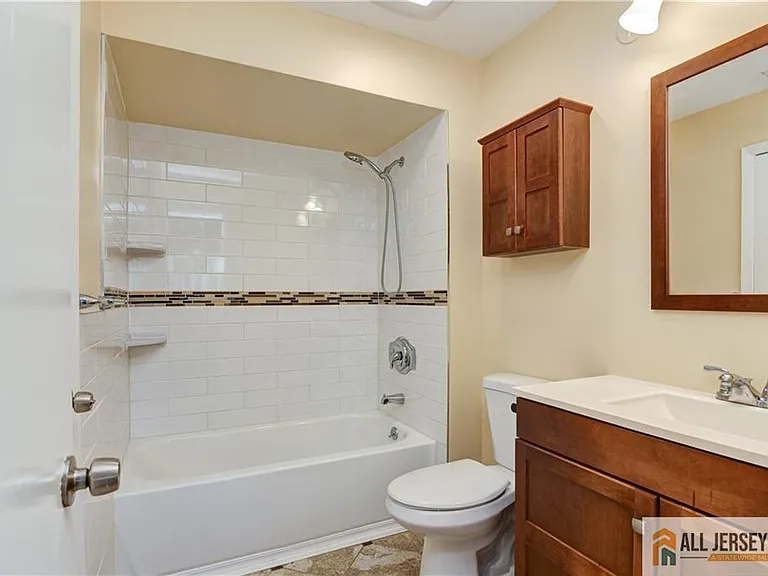 1068 Schmidt Ln — Photo 23