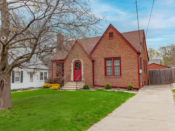 4217 Franklin Ave, Des Moines, IA 50310