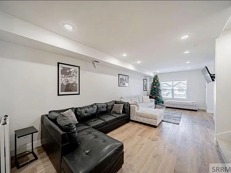 1426 Fremont Ave — Photo 3