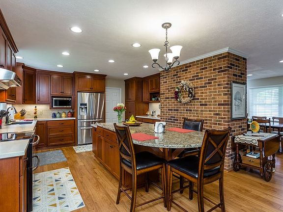 3rd image of 3045 Mulberry Ln