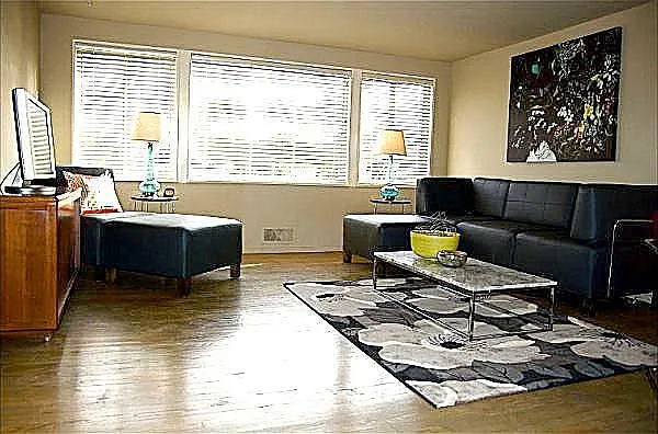1014 W 44th St — Photo 3