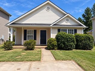 2412 Smugglers Ct, Charlotte, NC 28216