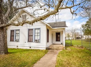 715 Anderson St, Schulenburg, TX 78956