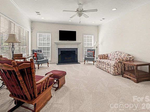 5th image of 1421 Moonstone Dr