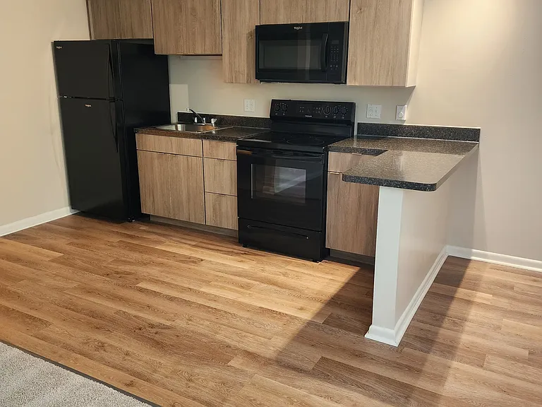 Brittany Apartments — Photo 5
