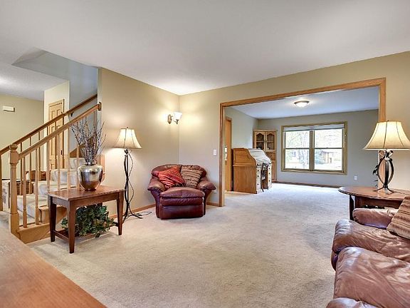 4th image of 1325 Woodlawn Cir