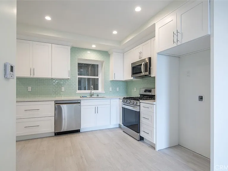 245 Beverly St #B — Photo 15
