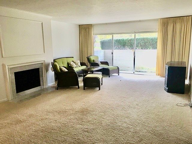 Spacious living room