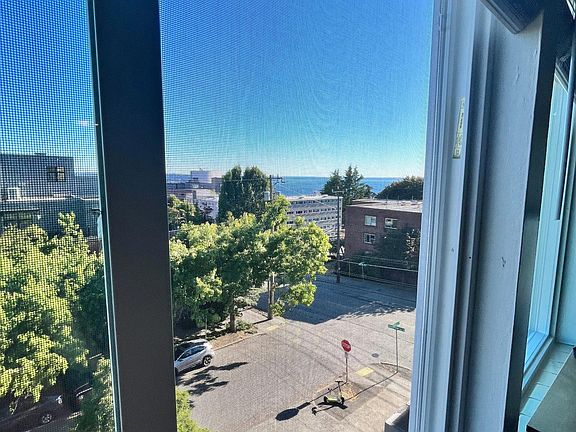 3rd image of 1000 Queen Anne Ave N #403