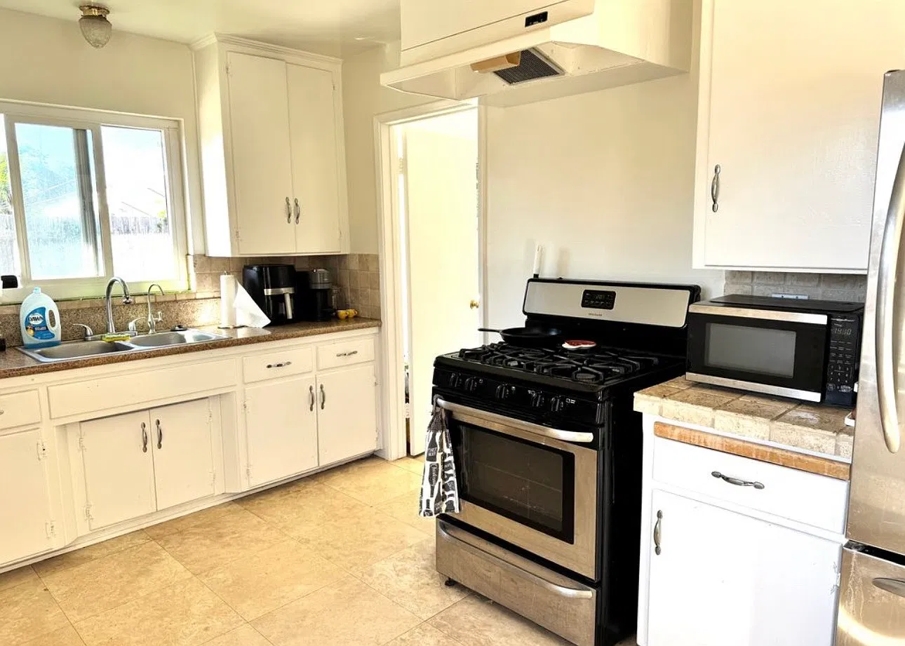 3 bed, 1.5 bath, 1100 sqft, $3,400 — Photo 3