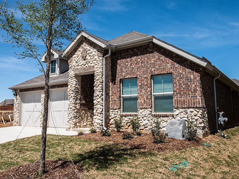 3320 Kingsdown Dr — Photo 4
