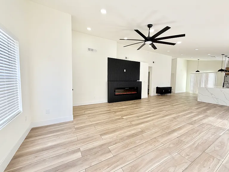8221 Grassy Point Cir — Photo 3
