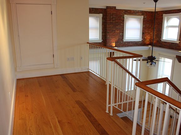 5th image of 915 High St #Loft