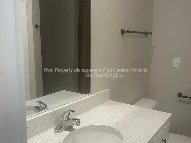 1736 E Decarsky Ct — Photo 32