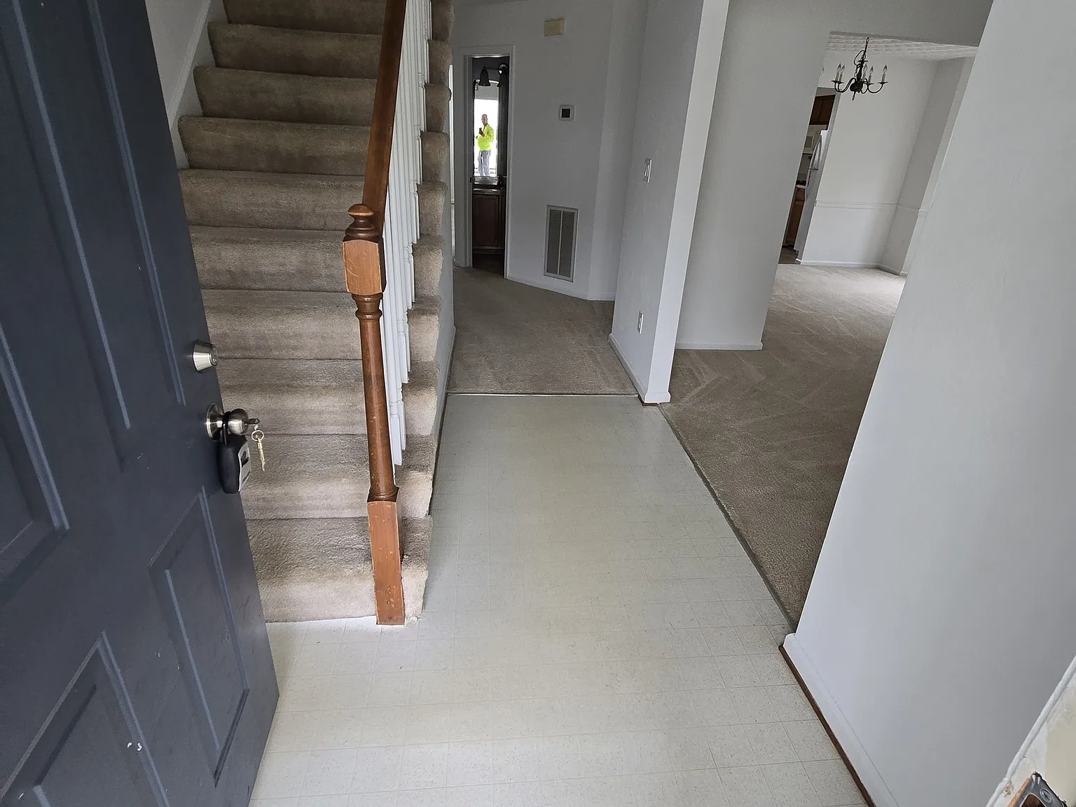 4 bed, 2373 sqft, $2,300 — Photo 2