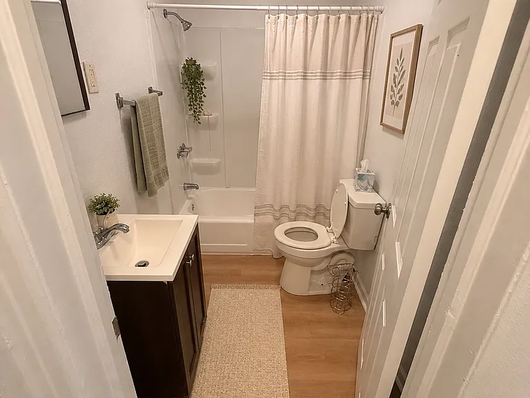2318 E 36th St #2318 — Photo 4