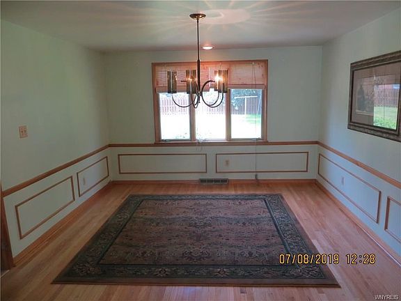 5th image of 118 Sherbrooke Ave