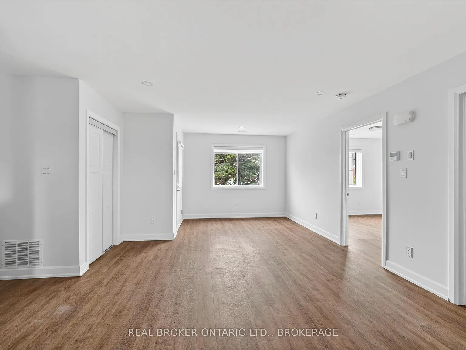 2 bed, $2,580 — Photo 4
