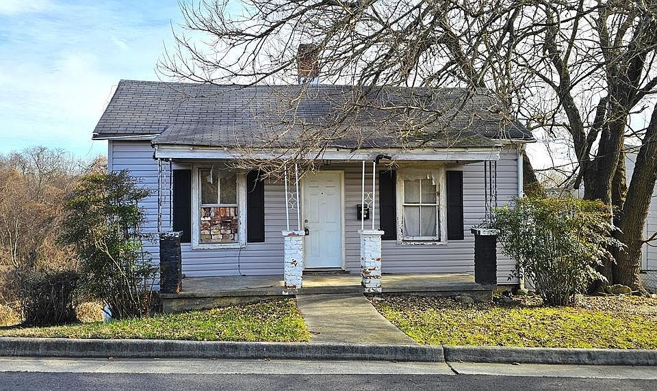 2nd image of 207 White St