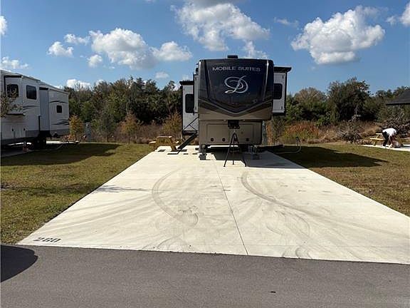 3rd image of 260 Horizon RD