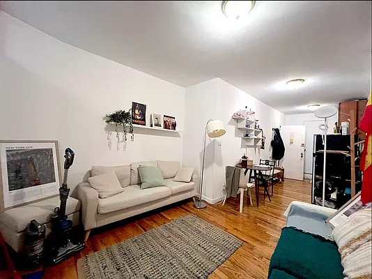 Rented by KNOCKKNOCK LLC | media 5