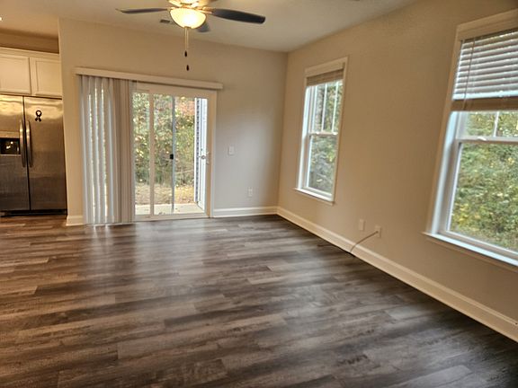 5th image of 134 Creekland Way #1