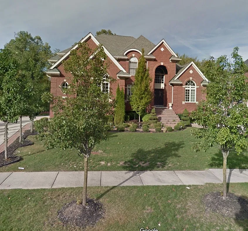 5554 Hampshire Dr photo 1