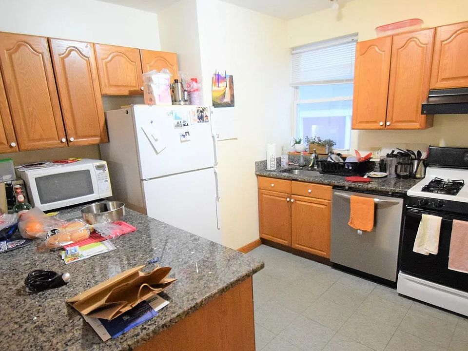 1st image of 551 Washington St APT 2