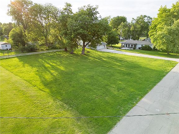 4th image of 21 Seminary St #22