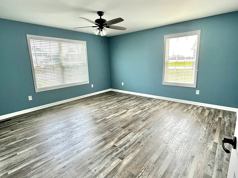 605 Strawberry Dr — Photo 18