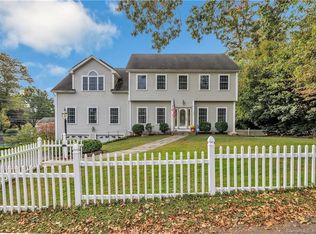 801 Wigwam Ln, Stratford, CT 06614
