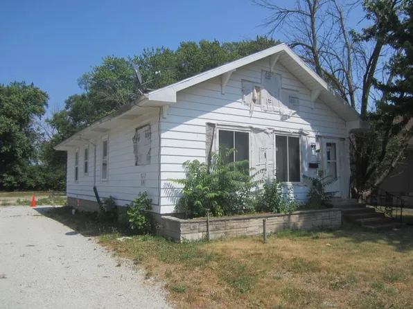 440 N 2nd St, Watseka, IL 60970