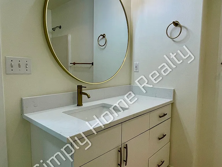3 bed, 2.0 bath, 1234 sqft, $2,650 — Photo 9