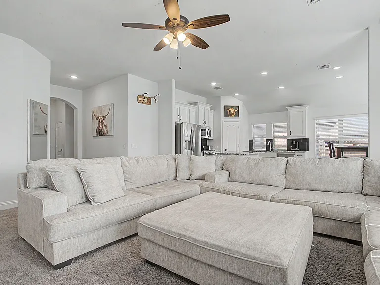 1004 Deer Ridge Dr — Photo 3