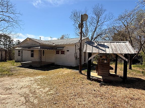 2nd image of 140 Davis Hill Rd